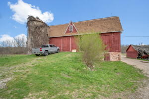 1386  State Highway 33 in Trenton wi. List Price: $299,900