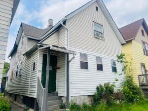 1027 S 15th in Milwaukee wi. List Price: $89,900