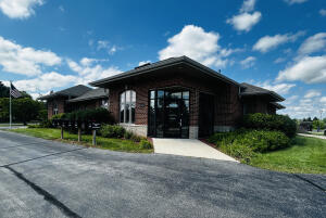 26422  Oak Ridge Dr in Norway wi. List Price: $998,000