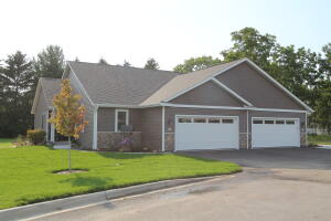 7 Waters Trail Condominium 312 N Trailview Cir 25 in Waterford wi. List Price: $462,900