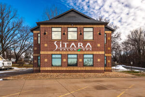 W6822  Hilltop Dr in Onalaska wi. List Price: $1,195,000