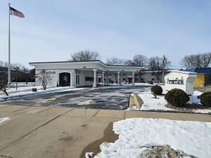 910 S Main St in Fort Atkinson wi. List Price: $319,000