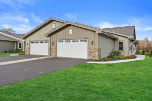 Stonewood Trail 7025  Stonewood Ln  in Lannon wi. List Price: $589,900