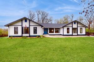 401  Host Dr in Lake Geneva wi. List Price: $659,000
