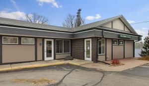 196 W Chestnut St in Burlington wi. List Price: $1,150