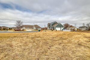 N57W19673  Holly  Ct in Menomonee Falls wi. List Price: $196,000