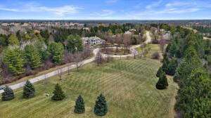 13965 N Pine Bluff  Rd in Mequon wi. List Price: $799,000