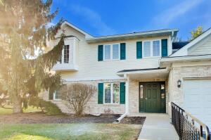Bayside Pointe 91  Potawatomi Rd C in Williams Bay wi. List Price: $369,000