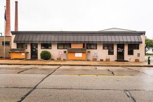 2423  16th St in La Crosse wi. List Price: $1,200
