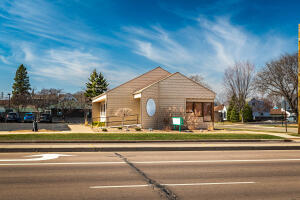 1600  Losey Blvd in La Crosse wi. List Price: $3,625