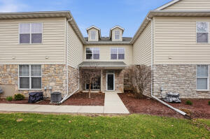 Meadowbrook Village N16W26521  Meadowgrass Cir G in Pewaukee wi. List Price: $359,900