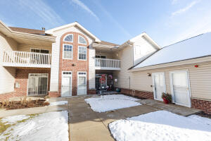Harbours Parc N43W32953  Rasmus Rd 3H in Nashotah wi. List Price: $309,000