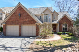 Park at Elm Grove 530  Park Cir  in Elm Grove wi. List Price: $789,000