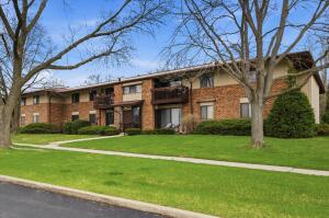 Pewaukee Park Hills 345  Park Hill Dr F in Pewaukee wi. List Price: $226,900