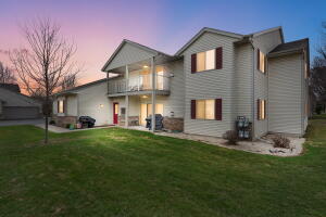 Whispering Willow 936  Roseland Dr 4 in Kewaskum wi. List Price: $239,999