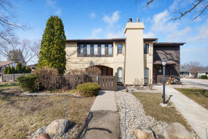 La Casa Real 5266  Somerset Ln  in Greenfield wi. List Price: $249,900