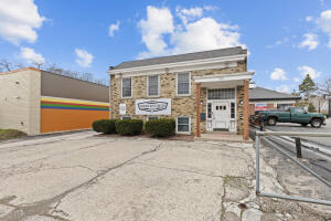 7161 N 43rd St in Milwaukee wi. List Price: $330,000