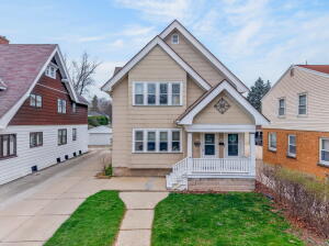 2131 N 65th St in Wauwatosa wi. List Price: $399,900