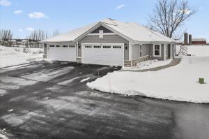 Hunter Oaks Villas 540  Hunter Oaks Blvd 0602 in Watertown wi. List Price: $399,900