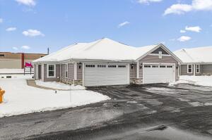 Hunter Oaks Villas 512  Hunter Oaks Blvd 901 in Watertown wi. List Price: $384,900