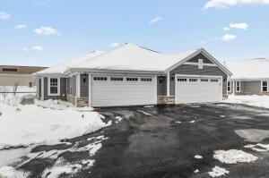 Hunter Oaks Villas 520  Hunter Oaks Blvd 0801 in Watertown wi. List Price: $387,900