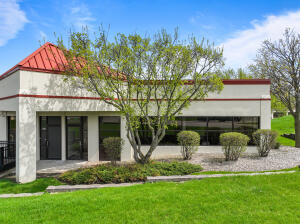 753 N Geneva Pkwy in Lake Geneva wi. List Price: $4,583