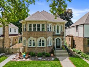 Lake View Condominium 609 E Lake View Ave  in Whitefish Bay wi. List Price: $599,900