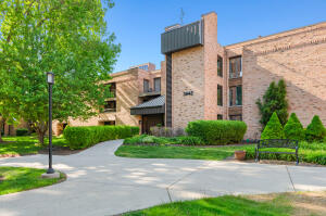 Eastwood 3942 N Oakland Ave 138 in Shorewood wi. List Price: $274,900