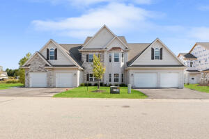 Arbor Pointe 1881  Woodland Way 420-1 in Slinger wi. List Price: $348,500