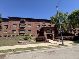Court Yard Square 1108 N Milwaukee St 126 in Milwaukee wi. List Price: $254,999