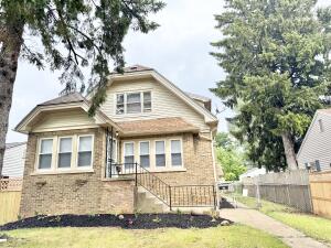 6124 N 39th St in Milwaukee wi. List Price: $249,900