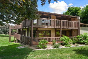 Abbey Hill Condominium Association 910  Windsor Ct KK1 in Fontana wi. List Price: $629,000