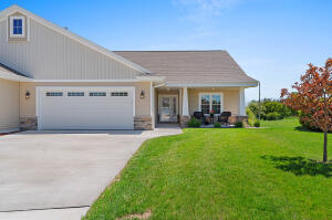 Hidden Hollow 525  Mapleleaf Ct  in Manitowoc wi. List Price: $414,700