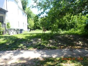 2134 N 16th  St in Milwaukee wi. List Price: $3,000