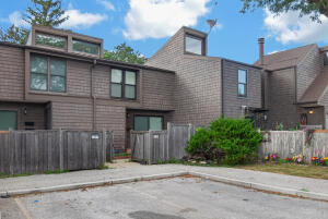 Northridge lakes at Woodlake 9256 N 70th St  in Milwaukee wi. List Price: $148,000