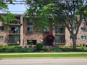 Green Tree Lakes Estates 1730 W Green Tree Rd 305 in Glendale wi. List Price: $175,000