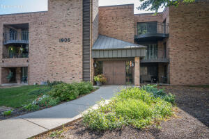 EASTWOOD CONDOMINIUM 1906 E Shorewood Blvd 354 in Shorewood wi. List Price: $210,000