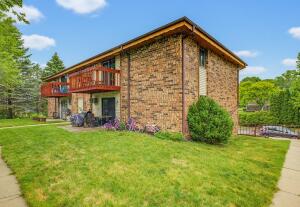 Hartridge Terraces Condominium 627  Hartridge Dr D in Hartland wi. List Price: $219,900