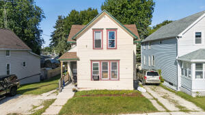 422 N 6th St in Manitowoc wi. List Price: $199,000