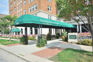 Knickerbocker on the Lake 1028 E Juneau Ave 412 in Milwaukee wi. List Price: $109,900