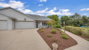 Fieldpointe Condominium 1402  Kaat Ln  in Wilson wi. List Price: $569,900