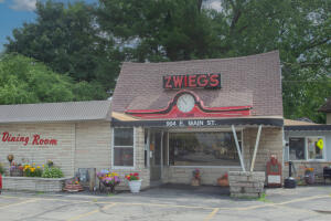 904 E Main St in Watertown wi. List Price: $189,900