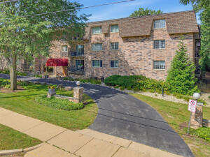 Green Tree Lake Estates 1730 W Green Tree Rd 309 in Glendale wi. List Price: $175,000