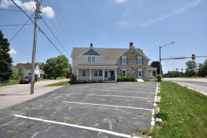 2088  Washington Ave in Cedarburg wi. List Price: $450,000