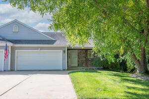 East Ridge 1741  Cherokee St  in Grafton wi. List Price: $460,000