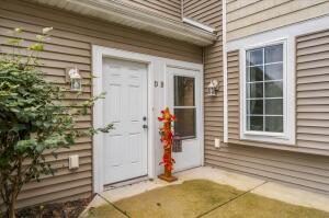 Bridlewood Condominiums 752  Bridlewood Dr 2202D in Hartford wi. List Price: $274,900