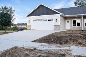 Woodland Creek 509  Emerald Pt 16 in Kewaskum wi. List Price: $374,900