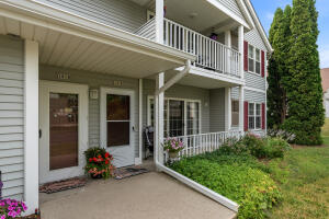 High Point 191  Bur Oak Ln B in Grafton wi. List Price: $264,900