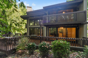 Abbey Hill 840  Woodland Ct EE-1 in Fontana wi. List Price: $439,000