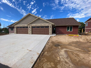 Holland Villas Condominium N9033  Parcher Ct  in Holland wi. List Price: $374,900